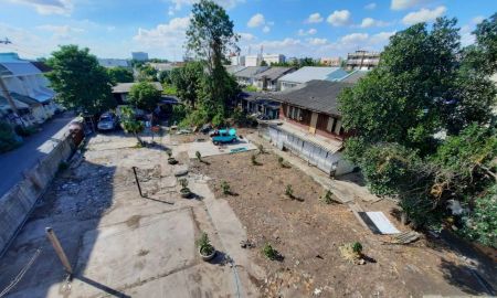 ขายที่ดิน - ขายที่ดิน ติดถนนใหญ่ ** ปากซอย นวมินทร์ 129**