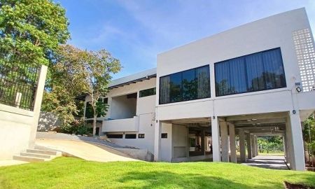 ขายบ้าน - ขายบ้านพร้อมที่ดินเปล่าแปลงใหญ่ ขนาด 955 ตรว เหมาะสำหรับทำรีสอร์ท บ้านพักตากอากาศ ใกล้เขาใหญ่ ปากช่อง นครราชสีมา.