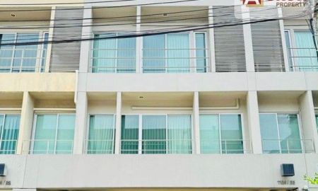 ให้เช่าทาวน์เฮาส์ - หมู่บ้านโนเบิล คิวบ์ พัฒนาการ ทำเลดี อยู่ตรงข้ามคลับเฮ้าส์ ในซอยมีอยู่ไม่กี่ยูนิต เพื่อนบ้านน่ารักทุกคน