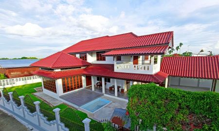 ขายบ้าน - ขายบ้านเดี่ยว 2 ชั้น ผ่านการรีโนเวงอยู่ใจเรียบร้อย พร้อมเข้าอยู่ อยู่ใจกลางลับแลติดถนนของกิน