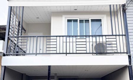 ขายทาวน์เฮาส์ - หมู่บ้านรัตนธานี ทาวน์เฮ้าส์ 20 ตรว. อยู่หลังโลตัส บางนา