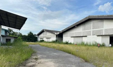 ให้เช่าโรงงาน / โกดัง - ให้เช่าโกดัง/คลังสินค้า ย่านต.นาป่า จ.ชลบุรี ราคาเช่าดีมาก ขนาด 10,500 ตรม. 2 หลัง บนพื้นที่ 9 ไร่