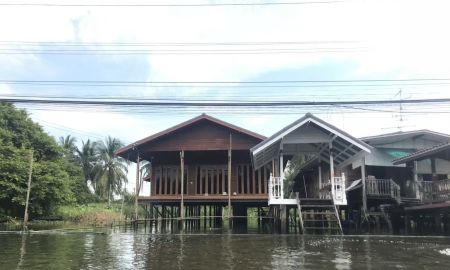 ขายบ้าน - ขายบ้านไม้ ริมคลองอ้อมนนท์ เยื้องวัดปรางค์หลวง