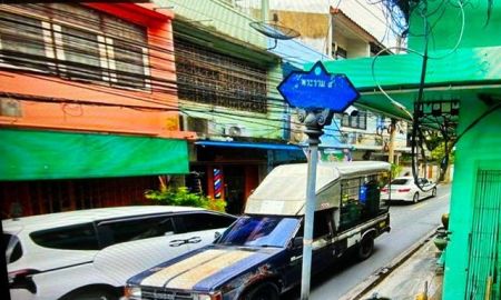 ให้เช่าอาคารพาณิชย์ / สำนักงาน - ตลาดเอกมัย 500 ม.พระราม 9 แยก 20-28 ให้เช่าตึกแถว 3 ชั้น 18 ตร.วา. 210 ตร.ม. ฟู้ดแลนด์ เพชรบุรี 300 ม. 2 นอน 1 น้ำ อาร์ซีเอ 1.1 กม.