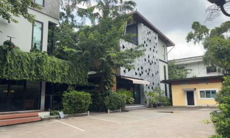 ให้เช่าอาคารพาณิชย์ / สำนักงาน - ด่วนให้เช่า ออฟฟิศหรู ระดับพรีเมียม 3 ชั้น ติดคลอง ทำเลทอง บางนา-สุขุมวิท 105 พร้อมย้ายเข้า