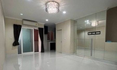 ให้เช่าทาวน์เฮาส์ - ทาว์โฮมให้เช่าบ้านติดถนนถระรามเก้า บ้าน3 ชั้น 3นอน บิวท์อินสวย หมู่บ้านกลางเมือง พระราม 9 มอเตอร์เวย์ ติดถนนใหญ่คู่ขนานมอเตอร์เวย์