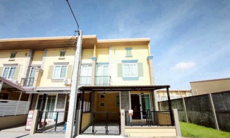 ขายทาวน์เฮาส์ - ขายทาวน์โฮม หมู่บ้านโกลเด้นทาวน์ รัตนาธิเบศร์-สถานีรถไฟฟ้าไทรม้า ( หลังมุมติดสวนสาธารณะ)