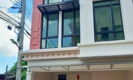 ให้เช่าทาวน์เฮาส์ - MRT ศรีลาซาล 1.3กม 3นอน ให้เช่าทาวน์โฮม 3.5ชั้น 21ตร.ว. เซ็นทรัล บางนา 600 ม. . 270 ตร.ม. มอนเตสซอรี่ อะแคเดอมี่ 200 ม. 4 น้ำ