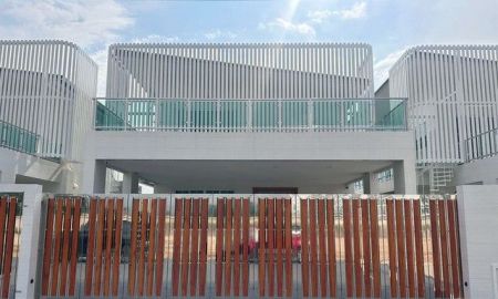 ให้เช่าบ้าน - บ้านเช่าพร้อมสระว่ายน้ำส่วนตัว หรูสไตล์ luxuryมีระบบความปลอดภัยสูง