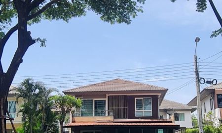 ขายบ้าน - ขายบ้านเดี่ยว 2 ชั้น หมู่บ้านพฤกษ์ลดา วงแหวนหทัยราษฎร์ หน้าบ้านติดถนนหลัก หน้าบ้านเป็นอุโมงค์ต้นไม้