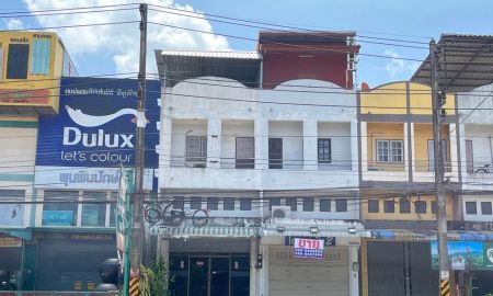 ขายอาคารพาณิชย์ / สำนักงาน - ตึก 2.5 ชั้น สภาพดี เหมาะทำธุรกิจ 1 ห้องนอน 2 ห้องน้ำ - ทาวน์เฮาส์ อำเภอพุนพิน
