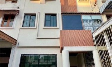 ขายทาวน์เฮาส์ - ขาย Home Office รีโนเวทใหม่ทั้งหลัง ใจกลางลาซาล สุขุมวิท 105 เพียง 4.29 ลบ. ขนาด 22.5 ตร.วา พื้นที่ใช้สอย 200 ตารางเมตร