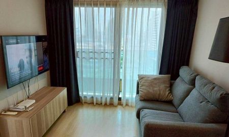 ให้เช่าคอนโด - ลุมพินี สวีท เพชรบุรี มักกะสัน พร้อมอยู่ 2นอน 1 น้ำ 40.5 ตร.ม ชั้น 15 ทิศตะวันออก วิวเมือง ห้องสว่าง โปร่งโล่ง รับแสงธรรมชาติอย่างดี