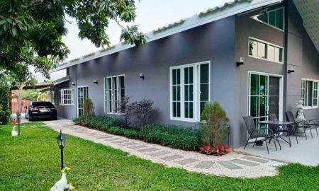 ให้เช่าบ้าน - ให้เช่าบ้านรีสอร์ทสุดหรู 302ตร.วา. 902ตร.ม. จัดเต็มเฟอร์ฯ แปลงยาว ฉะเชิงเทรา รร.วัดหัวสำโรง 1.6 กม. พร้อมพื้นที่สวนขนาดเล็ก