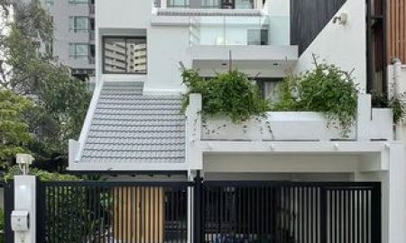 ให้เช่าทาวน์เฮาส์ - ให้เช่า] ทาวน์โฮม สุขุมวิท 49/1 / 4 ห้องนอน 3 ห้องน้ำ / 22 ตรว. 220 ตรม. **90,000**