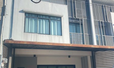 ทาวน์เฮาส์ - รับนายหน้า ขายทาวน์โฮม สตอรี่ส์ อ่อนนุช-วงแหวน (Story On nuch-Wongwaen) เลียบทางหลวงกาญจนาภิเษก หน้าบ้านกว้าง