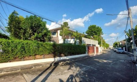 ขายบ้าน - โครงการ สีวลี เลควิว เชียงใหม่ ถนนซีรีนเลค เมืองเชียงใหม่ แปลงมุม 135 ตร.วา 5 นอน 5 น้ำ จอดรถ 4 คัน