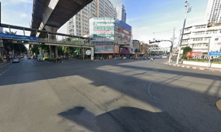 ขายที่ดิน - ขายด่วน ที่ดินแปลงสี่เหลี่ยมสวย 200 ตร.ว. กว่า บน ถ.ประดิพัทธ์! ศักยภาพสูง ผังแดง พ.3 (FAR 7:1) สร้างได้เต็มพื้นที่!