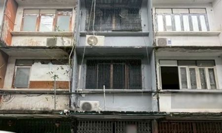 ขายอาคารพาณิชย์ / สำนักงาน - ขายตึกแถว 3 ชั้น ซอยสาธุประดิษฐ์16 ทำเลใจกลางเมือง พระราม3 พื้นที่ 10 ตรว. ขายเพียง 3 ล้านเท่านั้น ถูกที่สุดในย่านนี้แล้วค่ะ