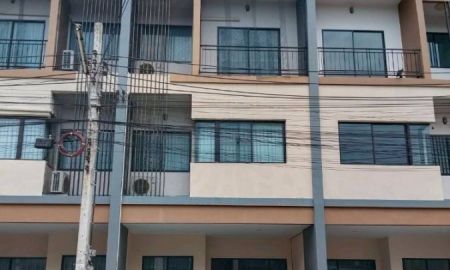 ขายทาวน์เฮาส์ - ขายทาวน์โฮม 3 ชั้น หมู่บ้านซิตี้พลัส หนองจอก 3 ห้องนอน 3 ห้องน้ำ ถ.ผดุงพันธ์ ติดตลาดสดหนองจอก ราคาถูกในย่านนี้