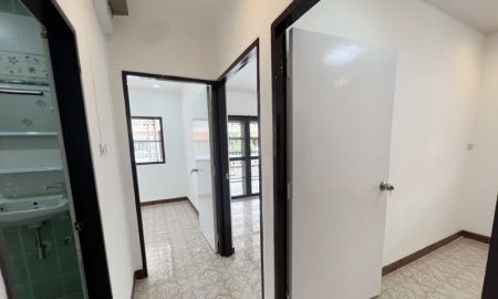 ขายทาวน์เฮาส์ - ขายทาวน์เฮ้าส์ห้องมุม 2 ชั้น พฤกษา 9 ซอย 49 รังสิต-คลอง 3 ขนาด 7.4 ตรว. มี 3 ห้องนอน 2 ห้องน้ำ ที่จอดรถ ราคา 1,590,000.- สินเชื่อฟรี