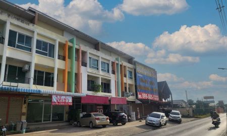 ให้เช่าอาคารพาณิชย์ / สำนักงาน - ใให้เช่าอาคารพาณิชย์ ติดถนน หน้ากว้าง จอดรถสะดวก ใกล้ ตลาดลาดสวาย รังสิต ลำลูกกา ปทุมธานี คลอง 3 คลอง 4 แต่งสวย มี แอร์ ประตูกระจก กันสาด