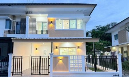 ขายบ้าน - ขายทาวน์โฮมหลังริม หนองยายบู่-ศรีราชา ชลบุรี ใกล้วัดซากค้อ ทาวน์โฮม 2 ชั้น 29 ตรว. ต.สุรศักดิ์ ศรีราชา ชลบุรี รีโนเวทใหม่