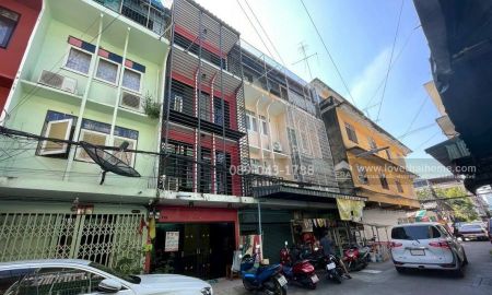 ขายอาคารพาณิชย์ / สำนักงาน - ขายตึกแถว 3 ชั้น ซอยจันทน์43 แยก26-1 พื้นที่ 12 ตร.วา ขายเพียง 3.8 ล้าน ตกแต่งแล้ว สภาพดี พร้อมเข้าอยู่ ท ขายถูกกว่าหลังอื่นในย่านนี้แล้วค่ะ