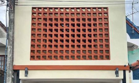 ให้เช่าทาวน์เฮาส์ - ทาวน์เฮ้าส์รีโนเวทใหม่ แถว 89 พลาซ่า โรงเรียนวารี หนองหอย เชียงใหม่