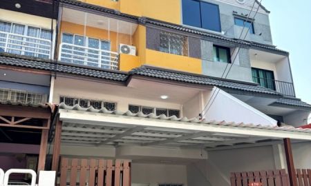 ทาวน์เฮาส์ - ขาย / เช่าด่วน ทาวน์เฮ้าส์ 4 ชั้น หมู่บ้าน วราธรวิลล์ พัฒนาการ 44