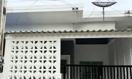 ขายทาวน์เฮาส์ - ขายทาวน์เฮ้าส์ 25 ตร.วา โซน โรงเรียน บกว.บ้านฉาง ใกล้สุขุมวิท เดินทางสะดวก