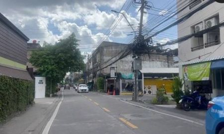 ขายที่ดิน - ขายที่ดินย่านสุทธิสาร(ซอย พิบูลย์อุปถัมภ์)ออกลาดพร้าว48 เส้นเมน(แปลงมุม) เนื้อที่106ตารางวา. ราคา 17ล้าน