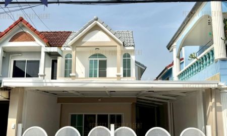 ขายทาวน์เฮาส์ - ขาย บ้านร่มทิพย์ หทัยราษฎร์ 33 มีเนื้อที่ข้างบ้าน แถมแอร์ เฟอร์นิเจอร์ บ้านอยู่ถนนเมน คลองสามวา บางชัน