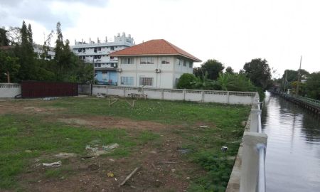 ขายที่ดิน - ขายที่ดินถมแล้ว มีรั้วล้อมรอบ เนื้อที่ 260 ตรว ซอยบางแวก 61 เขตภาษีเจริญ พุทธมณฑลสาย 1 กรุงเทพฯ สวยมาก