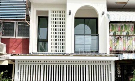 ขายทาวน์เฮาส์ - ทาวน์เฮ้าส์รีโนเวทใหม่ ซอยเสนานิคม 1 ลาดปลาเค้า ลาดพร้าว กรุงเทพฯ