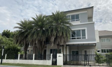 ขายบ้าน - ขายบ้านเดี่ยวหรู 3 ชั้น 5 ห้องนอน 7 ห้องน้ำ พร้อมสระว่ายน้ำส่วนตัว แกรนด์ บางกอก บูเลอวาร์ด พระราม 9-ศรีนครินทร์ กรุงเทพกรีฑา