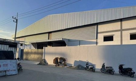 ให้เช่าโรงงาน / โกดัง - ให้เช่าโกดังสร้างใหม่พร้อมออฟฟิศในตัว 2 ชั้น ขนาด 2000 ตรม.3 ห้องน้ำ ตําบลสวนหลวง อําเภอกระทุ่มเเบน สมุทรสาคร