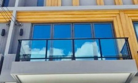 ให้เช่าทาวน์เฮาส์ - รพ.สิรินธร 1.9 กม. เฉลิมพระเกียรติร.9 ARLบ้านทับช้าง 900ม. ให้เช่าทาวน์โฮมพรีเมี่ยม 3ชั้น ชั้นลอย 18ตร.วา. 220ตร.ม. 3นอน จัดเต็มเฟอร์ฯ