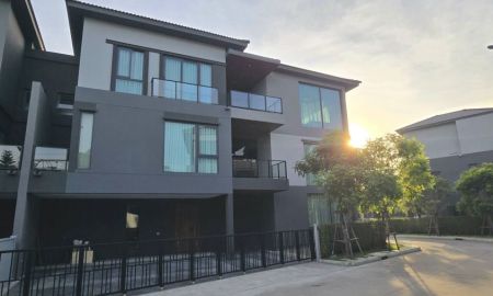 ให้เช่าบ้าน - ให้เช่าบ้านหรู 3ชั้น โครงการ บ้านกลางเมือง The Edition ดิ อิดิชั่น บางนา" พร้อมลิฟท์