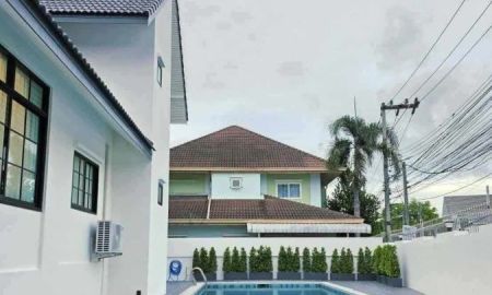 ขายบ้าน - ขายพูลวิลล่าหลังใหญ่ 3 ชั้น 4 ห้องนอน หลังริม สระว่ายน้ำขนาดใหญ่