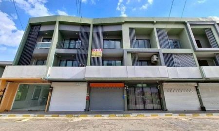 ขายอาคารพาณิชย์ / สำนักงาน - ขายด่วน อาคารพาณิชย์ 3 ชั้น 16 ตารางวา โครงการ J Square ถ.ประชาหนองไผ่-โกทา ทำเลสวย ใกล้โลตัสโนนม่วง ZE839