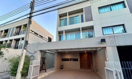 ให้เช่าทาวน์เฮาส์ - ให้เช่าทาวน์โฮม3 ชั้น เพียง 10 นาทีถึงทองหล่อใกล้ แอร์พอร์ตลิ้งค์ สถานีรามคำแหง โครงการ Noble Cube พัฒนาการ