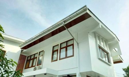 ให้เช่าบ้าน - รพ.เกษมราษฎร์ 900 ม. Airbnbรัชดา 6นอน ม.เซ็นจอห์น 2.3 กม. ถ.ประชาชื่น25 MRTบางซื่อ ให้เช่าบ้าน 2 ชั้นหลังใหญ่ 7น้ำ 90 ตร.ว. 300ตร.ม.