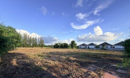 ขายที่ดิน - ขายด่วนที่ดิน รวม 8 ไร่ 3 ตร.วา ที่ดินตั้งอยู่ที่บ้านหนองตะคลอง ต.ตลาด อ.เมือง จ.นครราชสีมา