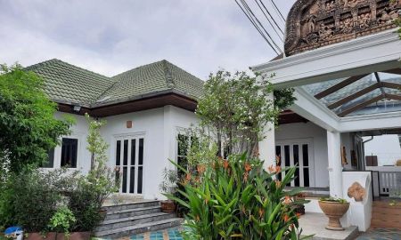 ขายบ้าน - ขายบ้านเดี่ยวชั้นเดียว พร้อมอยู่ 150ตรว หมู่บ้านสวนสุวัฒนา ใกล้สถานที่ท่องเที่ยวพัทยา บางละมุง ชลบุรี.