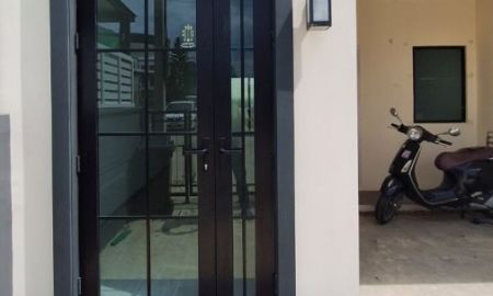 ขายทาวน์เฮาส์ - ทาวน์โฮม 2 ชั้น บ้านใหม่ ต่อเติมพร้อมอยู่ ลำลูกกา-คลอง 4 ติดถนน ตรงข้ามตลาด