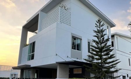 ให้เช่าบ้าน - ให้เช่า บ้านเดี่ยวหรู โครงการ Nirvana Absolute กรุงเทพกรีฑา ขนาด 85 ตารางวา 4 ห้องนอน พร้อมเฟอร์นิเจอร์ แขวงทับช้าง เขตสะพานสูง กรุงเทพมหานคร