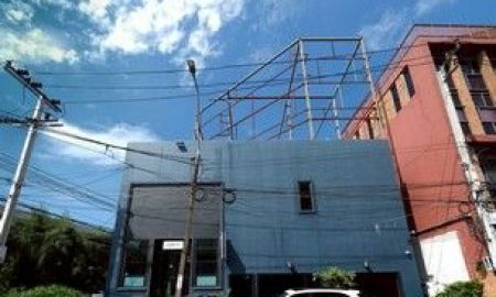 ขายอาคารพาณิชย์ / สำนักงาน - ขายโฮมออฟฟิศ 2 ชั้น ทำเลทอง ติดถนนพระราม 9 ใกล้เดอะไนน์ & รพ.สมิติเวช ศรีนครินทร์