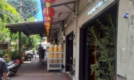 ขายอาคารพาณิชย์ / สำนักงาน - ขายตึกแถว 2 คูหาทรงวาด ติดโรงเรียนเผยอิง ราคาดีมาก