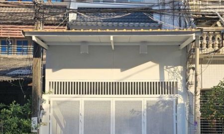 ให้เช่าทาวน์เฮาส์ - ให้เช่าทาวน์เฮาส์ 3 ชั้น 18 วา 50 ตรม. 3ห้องนอน 2 ห้องนอน รีโนเวทใหม่ ซอยพัฒนาการ